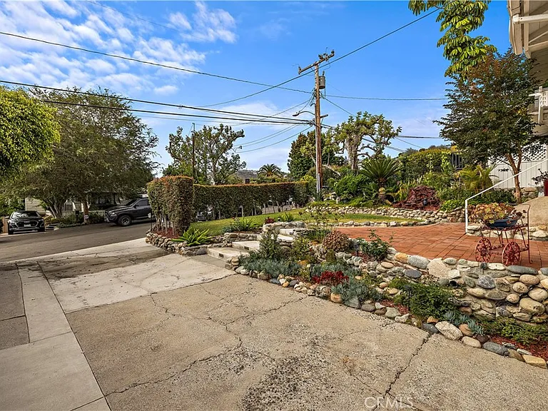 541 Oak St — Photo 7