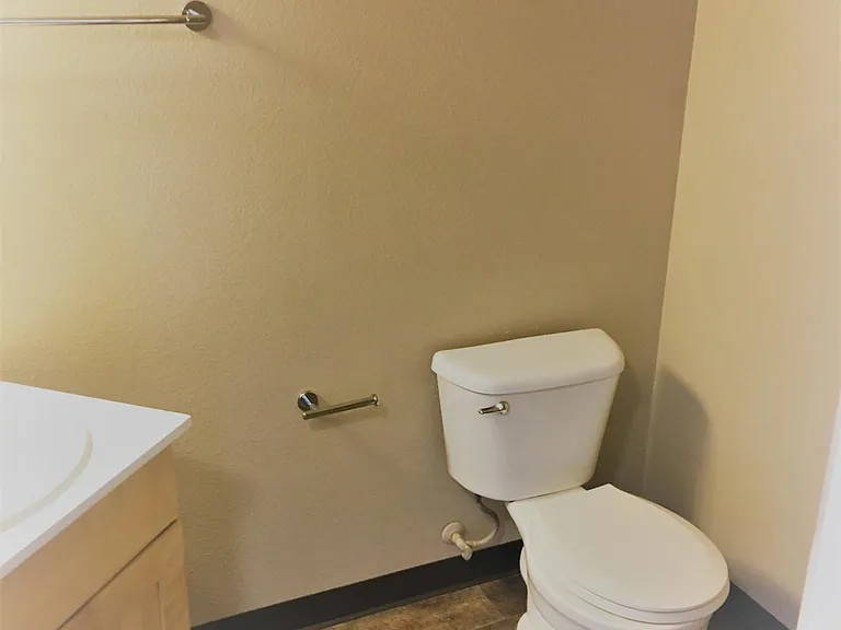 Capitol Steps Apartments & Furnished Suites — Photo 26
