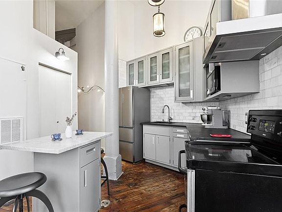 5th image of 920 Poeyfarre St APT 187