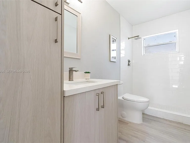 925 NW 84th St — Photo 17