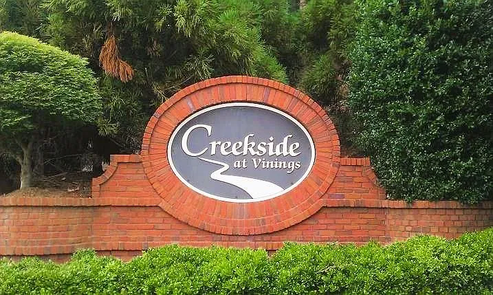211 Creekway Xing SE