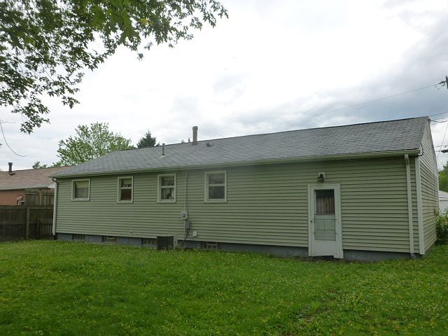 2nd image of 2814 31st St NE