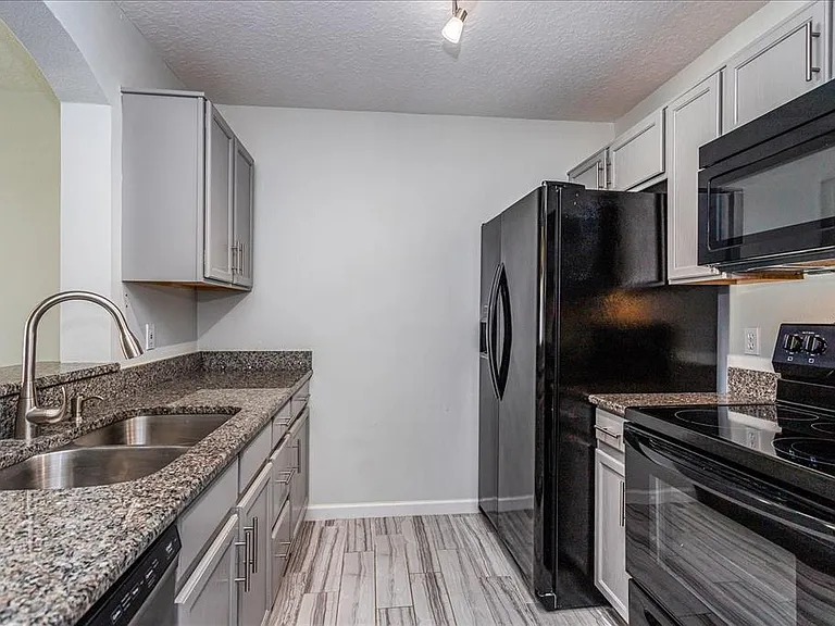 3940 Southpointe Dr #316 — Photo 3