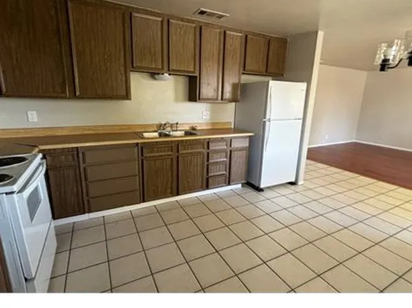 4336 E Hammond Ave, Fresno, CA 93703