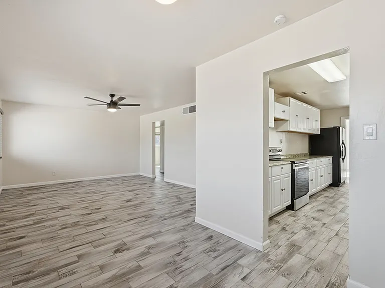 209 E McMurray Blvd — Photo 10
