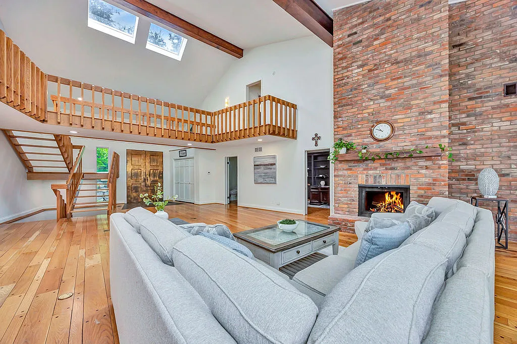 4 bed, 6169 sqft, $8,000 — Photo 3