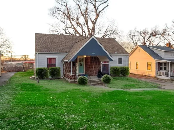 1518 Dodgion Ave, Independence, MO 64055