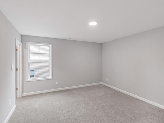 4th image of 192 Kensington Dr