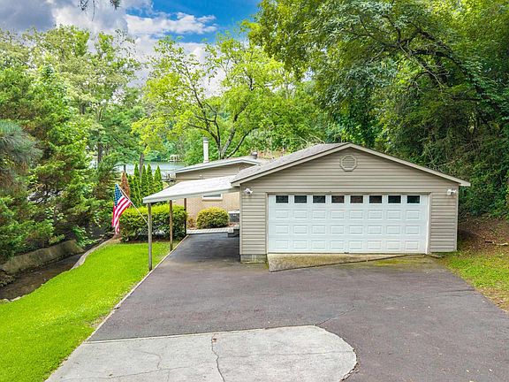 2nd image of 1925 Lakeshore Dr