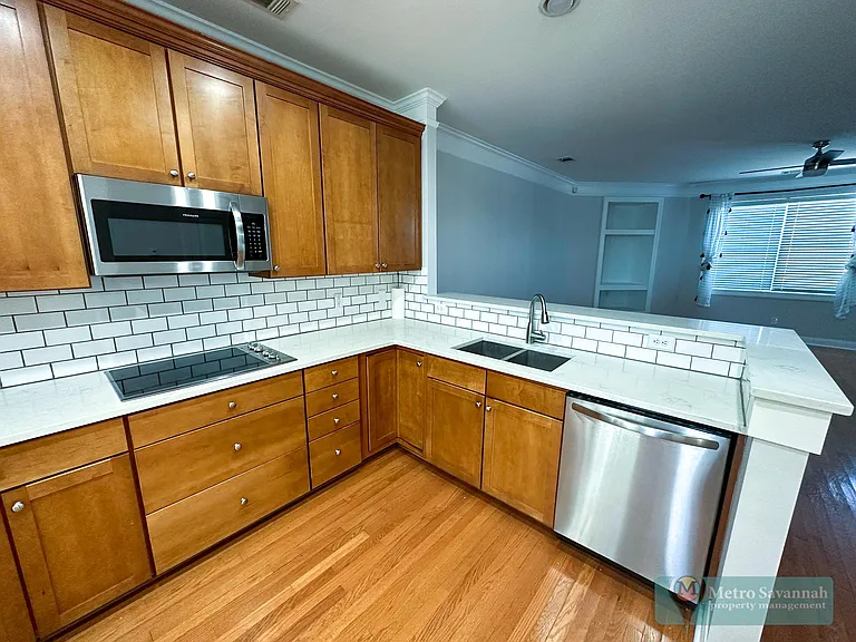303 Lake View Dr — Photo 4