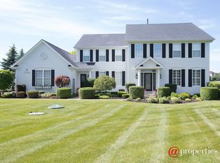 27545 E Savannah Trl, Lake Barrington, IL 60010