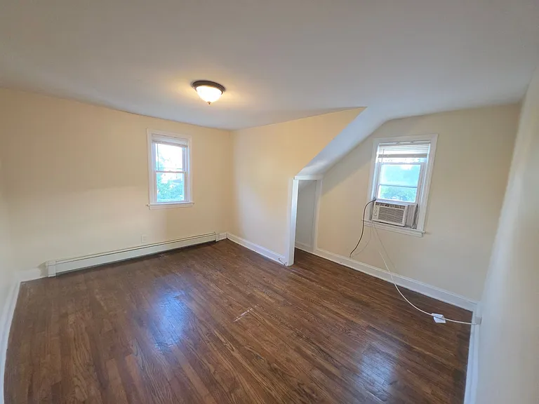 121VictorStfronthouse — Photo 7