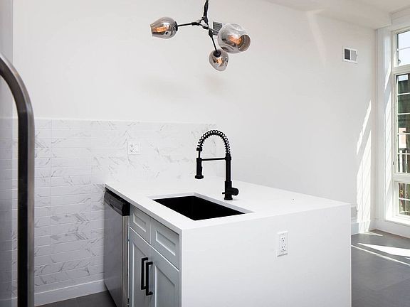 5th image of 1161 Myrtle Ave #3B