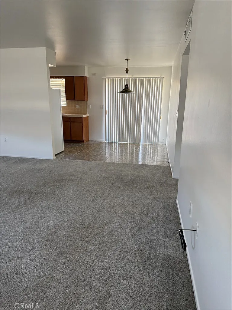 2 bed, 1055 sqft, $1,825 — Photo 3