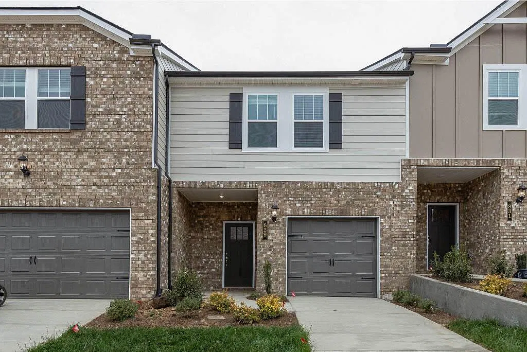 3 bed, 2.5 bath, 1600 sqft, $1,895 — Photo 1