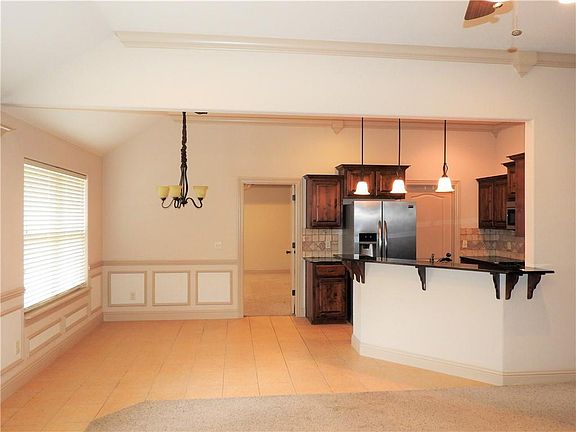 3rd image of 111 NE Chicory Ln