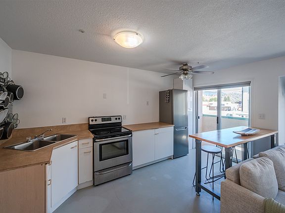 4th image of 1135 Main St #3