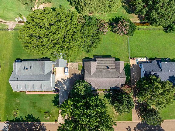 5th image of 3780 Windyke Dr