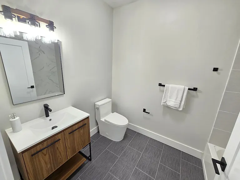 130 Ellis Ave — Photo 21