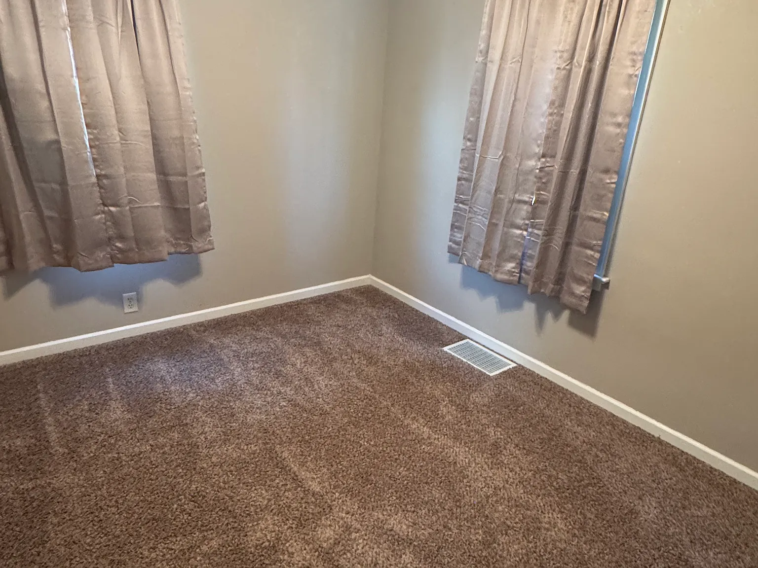 2 bed, 904 sqft, $1,300 — Photo 3