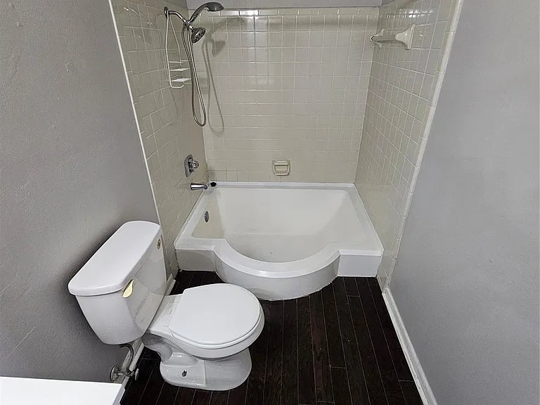 4811 Spring Lake Dr #E — Photo 17