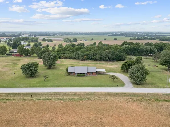 415 SE Chisholm Trail Rd, Minco, OK 73059
