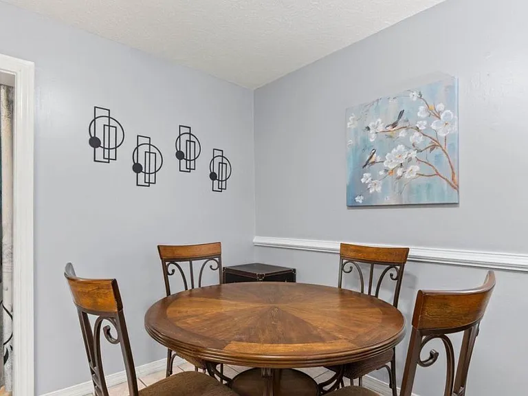 6408 Howard Ave — Photo 2