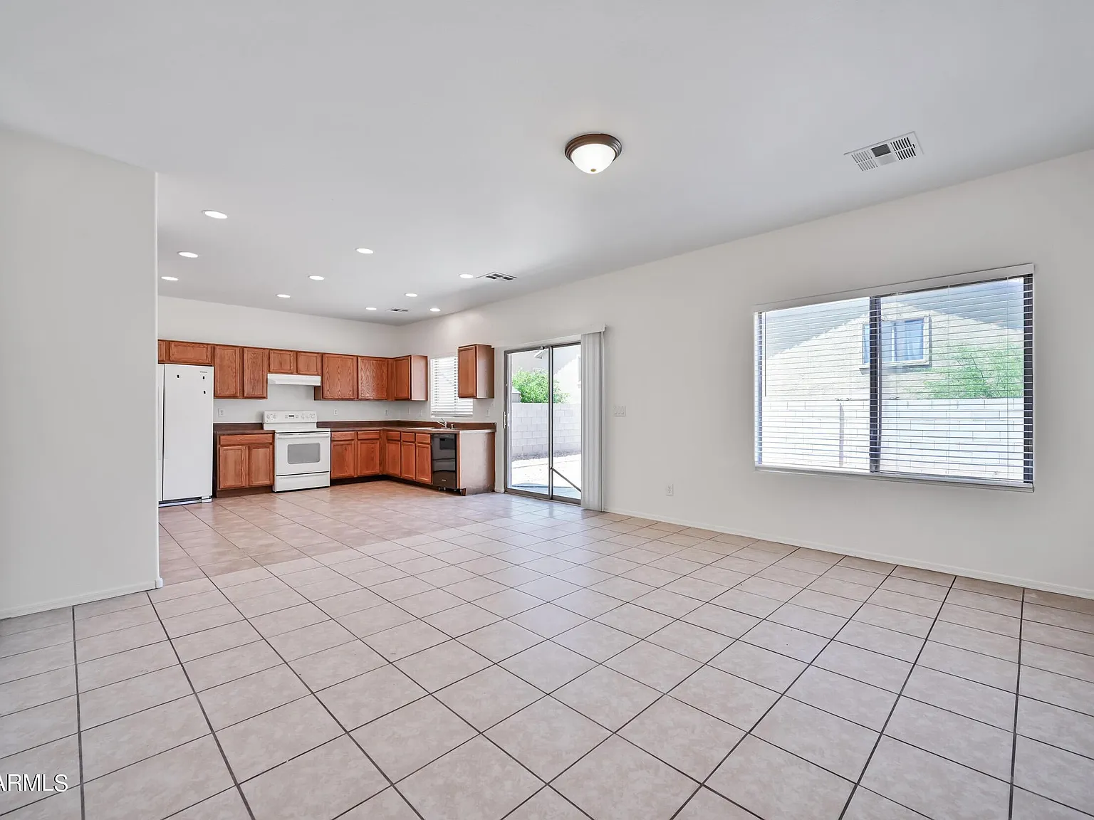 4 bed, 3.0 bath, 1640 sqft, $2,100 — Photo 3