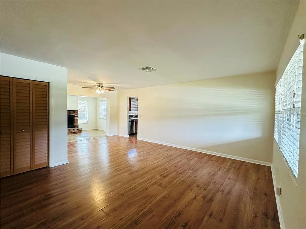 2 bed, 1.5 bath, 1077 sqft, $2,200 — Photo 2
