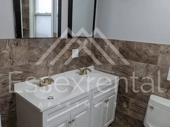 42 Crawford St, Newark, NJ 07102