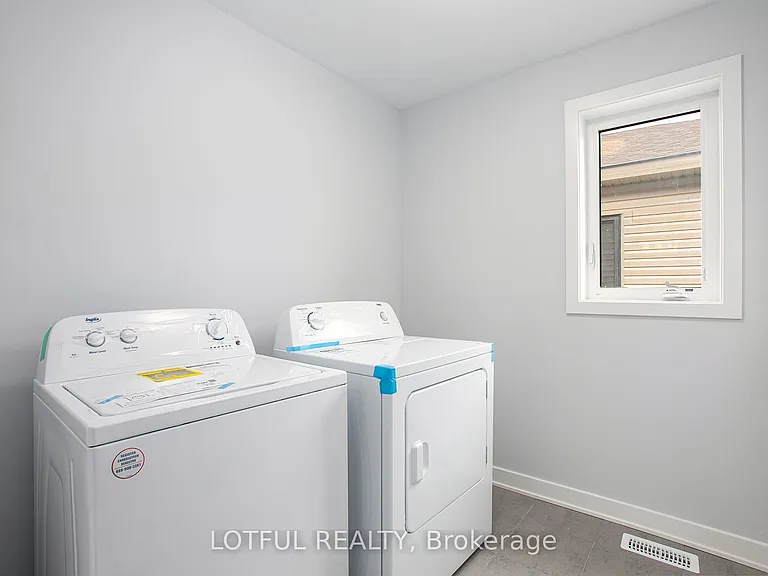 2104 Winsome Ter — Photo 16