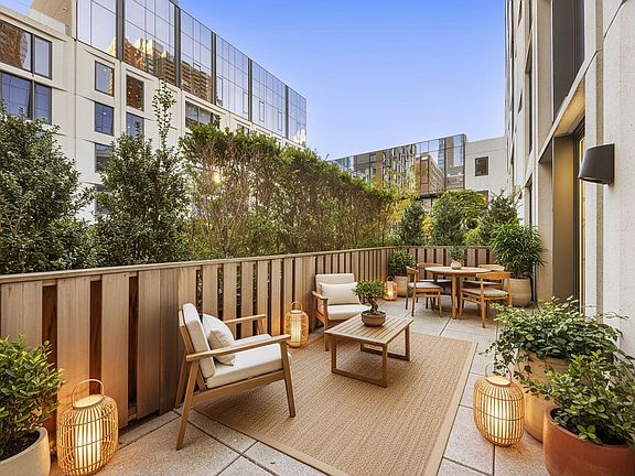 3rd image of 500 W 45th St Unit 201