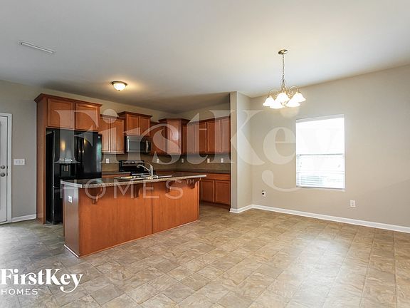 5th image of 504 Landis Oak Way