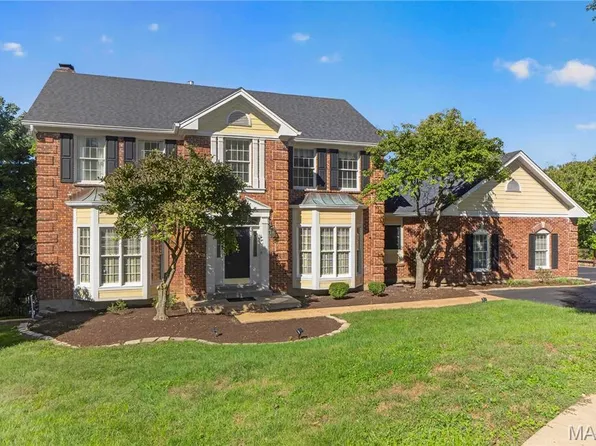 12816 Pelham Estates Dr, Saint Louis, MO 63131