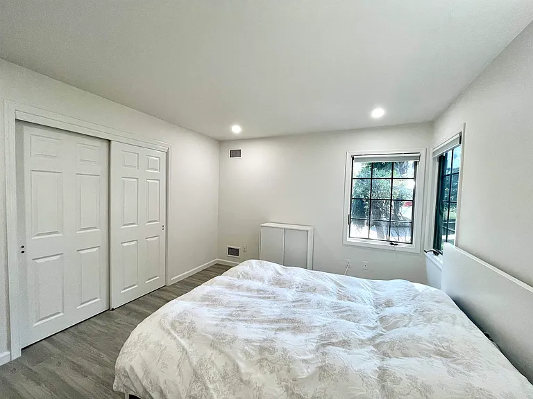 149 W Clinton Ave — Photo 4