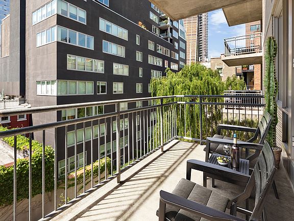 3rd image of 444 W 19th St APT 403