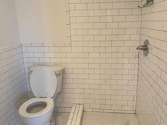 4th image of 270 E 238th St Floor 1