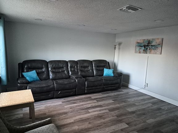 4th image of 410 49th Ave N