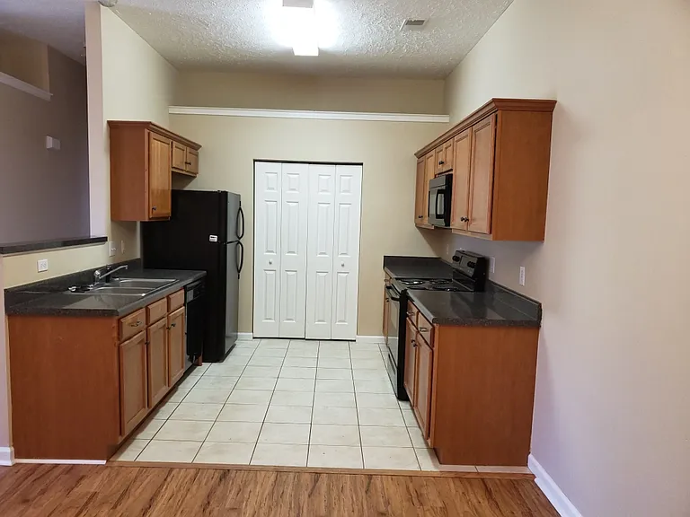 365 Cottage Dr — Photo 3