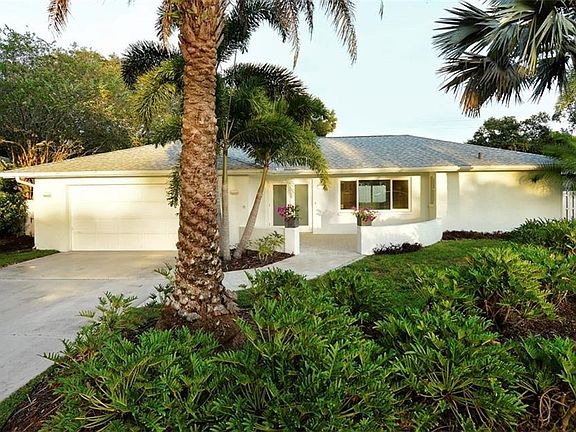 2nd image of 105 Mimosa Dr