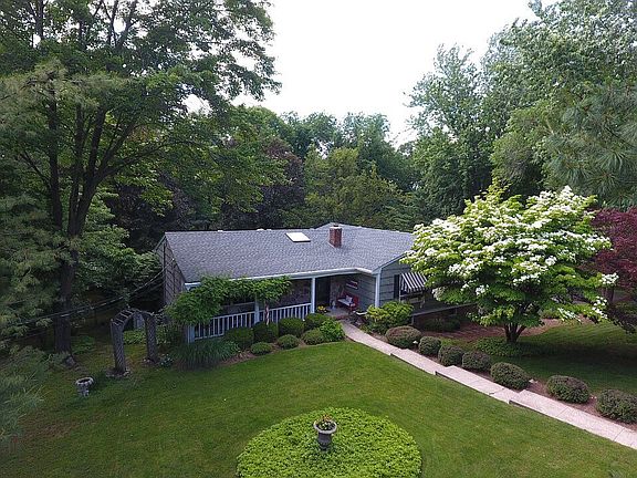 3rd image of 36 Westgate Dr