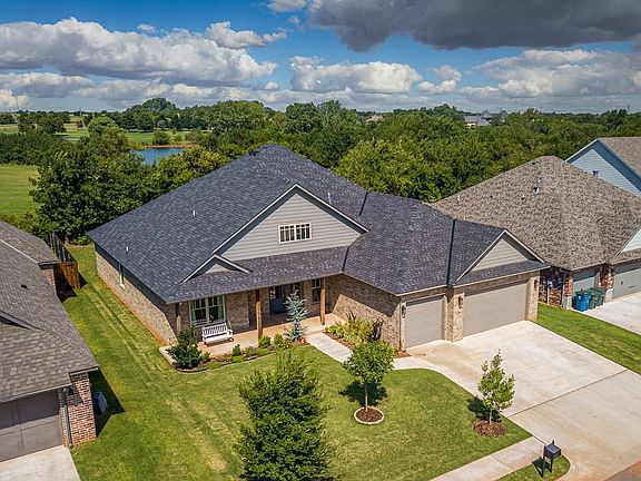 3rd image of 2309 Bretton Ln