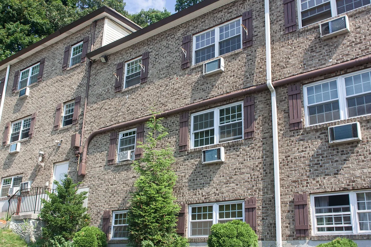 Building Photo - 330 Nesmith St