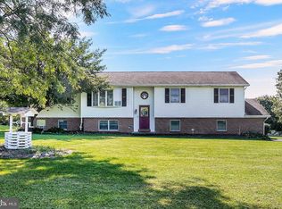 201 Hook Rd, Mohrsville, PA 19541