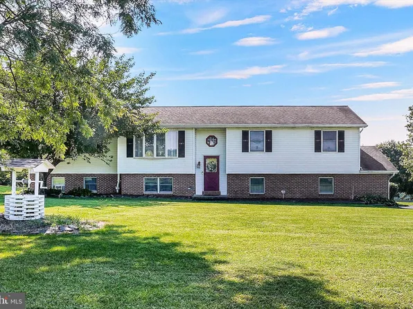 201 Hook Rd, Mohrsville, PA 19541