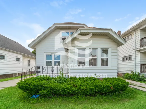 2208 Carlisle Ave, Racine, WI 53404