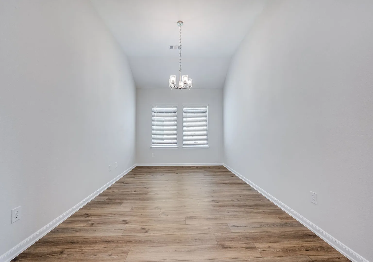 Modern 3-Bedroom Home with Spacious Living Areas in Argyle — Photo 2