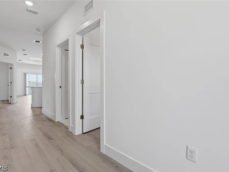 721 Ivan Ave S — Photo 10