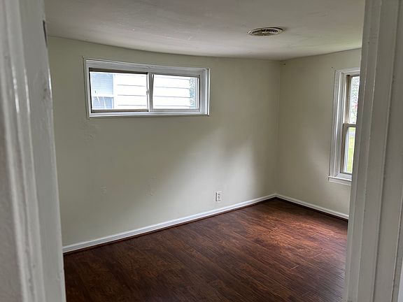 Bedroom 1 photo 1