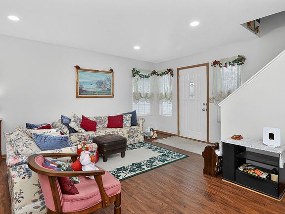 3rd image of 342 Ogden Falls Blvd